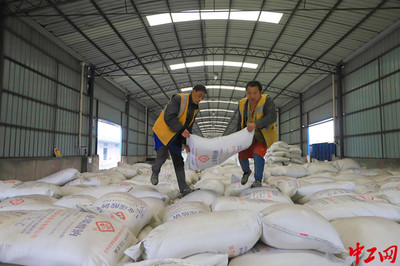 貴州福泉 “一路綠燈”搶運(yùn)化肥，全力保障春耕農(nóng)資供應(yīng)