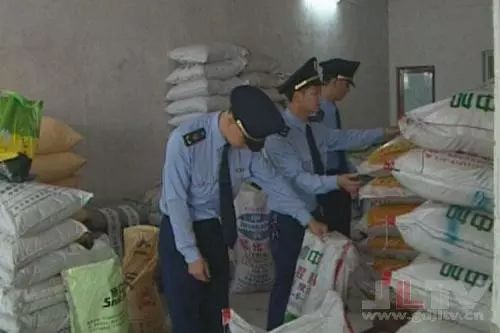 化肥市場驚現(xiàn)“變形記” 一人分飾多角，296萬元假肥流向13省